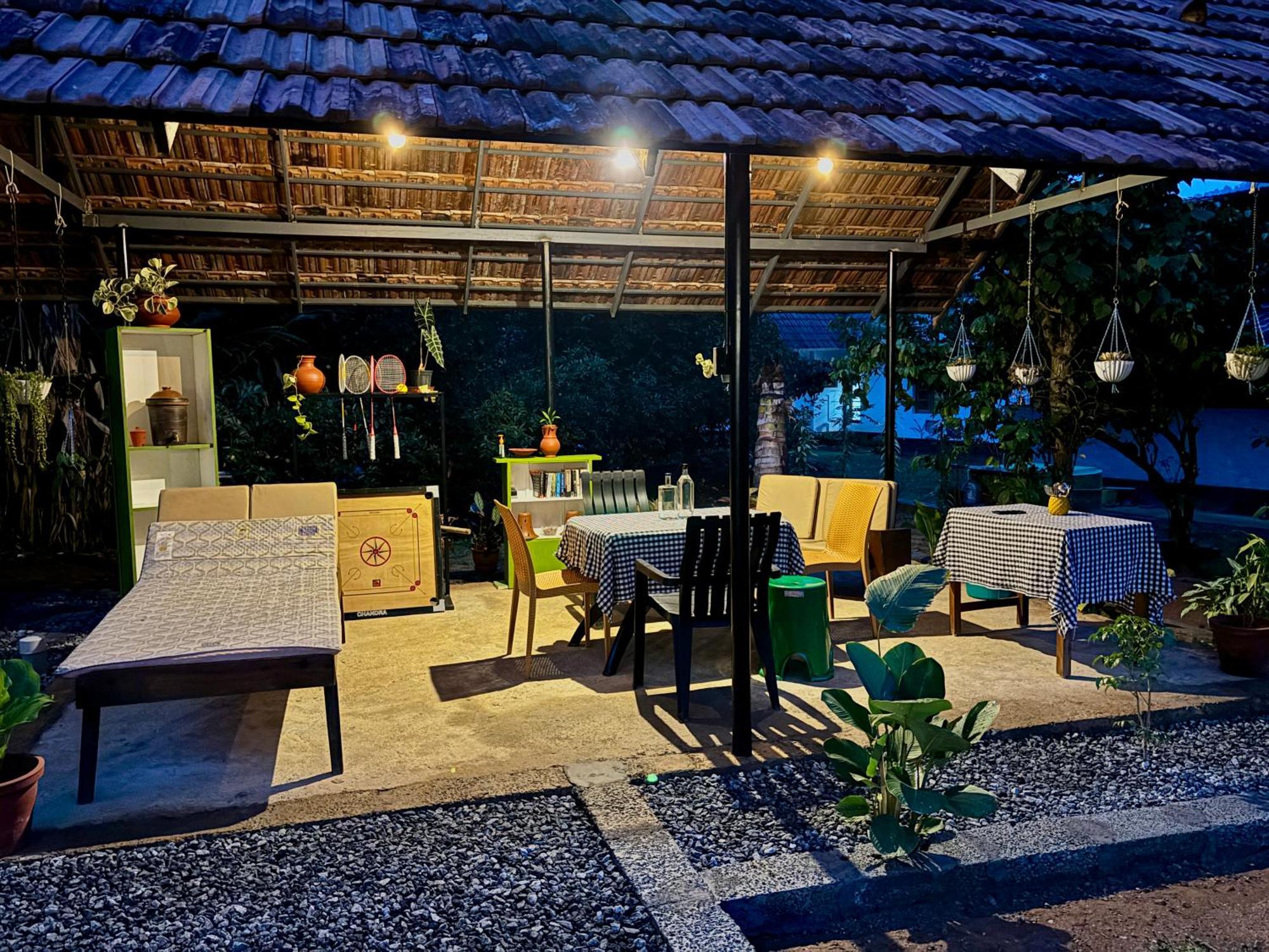 Calm Shack - 2 Bedroom-Boutique Farm Stay ムンナール エクステリア 写真